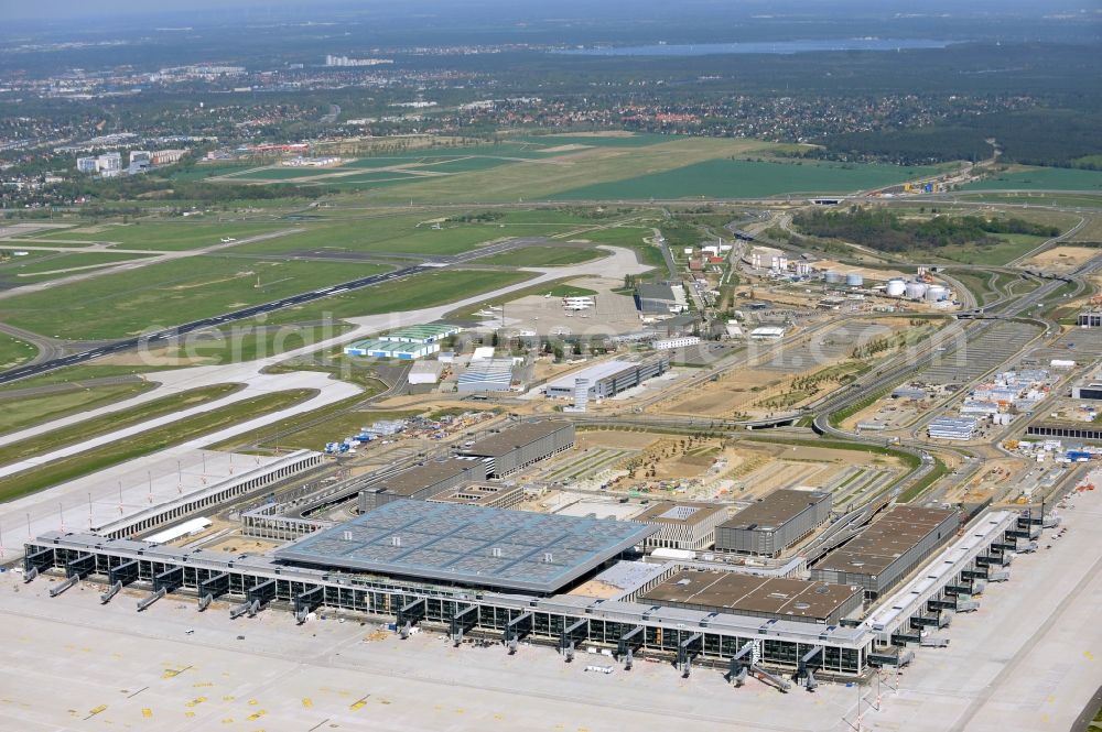 Aerial image Schönefeld - Construction area of the new terminal at Schönefeld Airport (BBI). The new terminal is in the south of the airport Berlin -Schoenefeld quality built