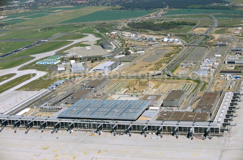 Aerial photograph Schönefeld - Construction area of the new terminal at Schönefeld Airport (BBI). The new terminal is in the south of the airport Berlin -Schoenefeld quality built