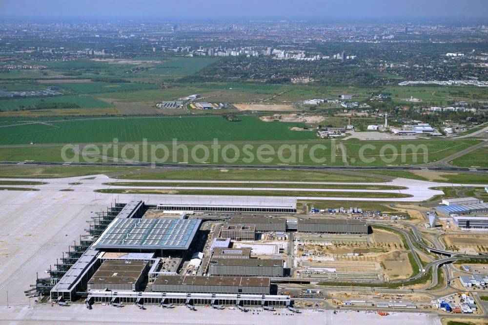 Aerial photograph Schönefeld - Construction area of the new terminal at Schönefeld Airport (BBI). The new terminal is in the south of the airport Berlin -Schoenefeld quality built