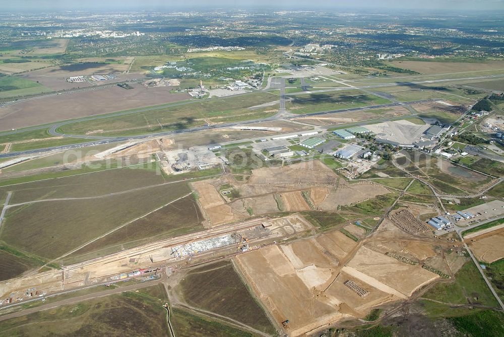 Aerial photograph Schönefeld - Baustelle des neuen Terminals am Flughafen Schönefeld (BBI). Der neue Terminal wird südlich des jetzigen Flughafens Berlin- Schönefeld errichtet. Ausführende Firmen: Hochtief AG; EUROVIA Beton; PORR; BERGER Bau; Karl Weiss; Matthai; Schäler Bau Berlin GmbH; STRABAG; MAX BÖGL. Construction area of the new terminal at Schönefeld Airport (BBI). The new terminal is in the south of the airport Berlin-Schoenefeld quality built. Exporting companies: Hochtief AG; EUROVIA Beton; PORR; BERGER Bau; Karl Weiss; Matthai; Schäler Bau Berlin GmbH; STRABAG; MAX BÖGL.