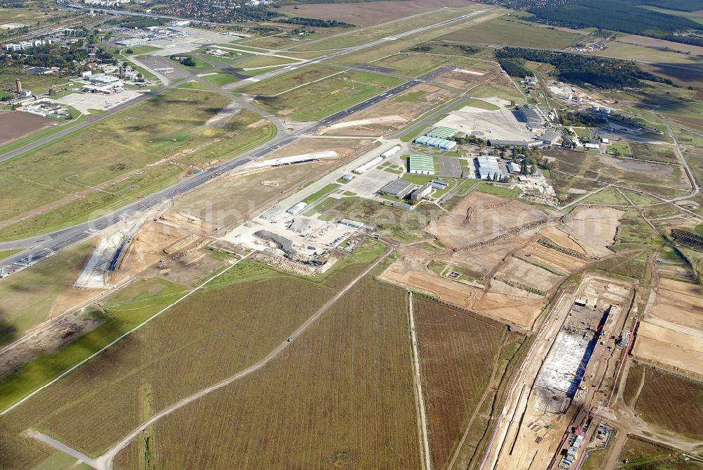 Schönefeld from the bird's eye view: Baustelle des neuen Terminals am Flughafen Schönefeld (BBI). Der neue Terminal wird südlich des jetzigen Flughafens Berlin- Schönefeld errichtet. Ausführende Firmen: Hochtief AG; EUROVIA Beton; PORR; BERGER Bau; Karl Weiss; Matthai; Schäler Bau Berlin GmbH; STRABAG; MAX BÖGL. Construction area of the new terminal at Schönefeld Airport (BBI). The new terminal is in the south of the airport Berlin-Schoenefeld quality built. Exporting companies: Hochtief AG; EUROVIA Beton; PORR; BERGER Bau; Karl Weiss; Matthai; Schäler Bau Berlin GmbH; STRABAG; MAX BÖGL.