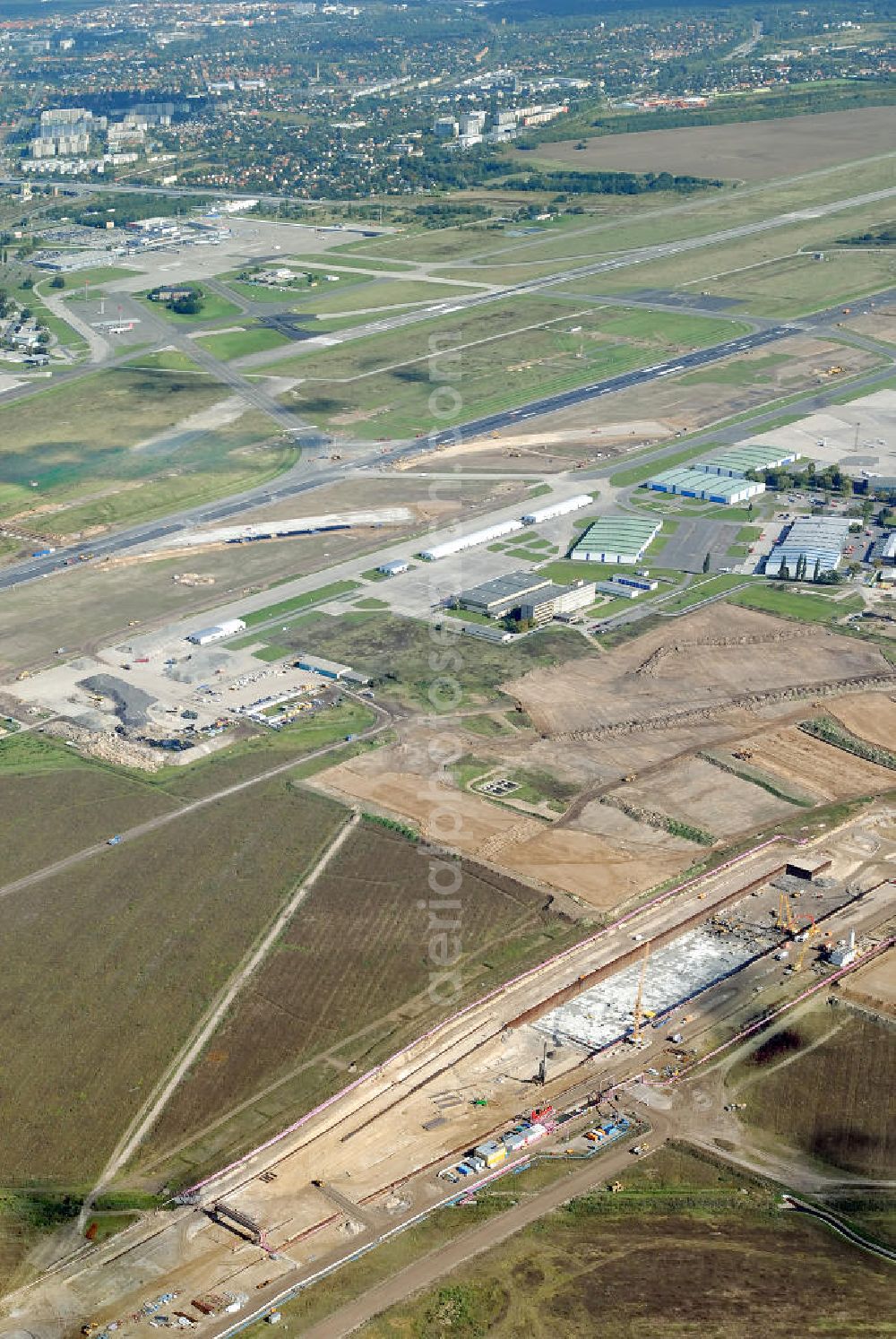 Aerial image Schönefeld - Baustelle des neuen Terminals am Flughafen Schönefeld (BBI). Der neue Terminal wird südlich des jetzigen Flughafens Berlin- Schönefeld errichtet. Ausführende Firmen: Hochtief AG; EUROVIA Beton; PORR; BERGER Bau; Karl Weiss; Matthai; Schäler Bau Berlin GmbH; STRABAG; MAX BÖGL. Construction area of the new terminal at Schönefeld Airport (BBI). The new terminal is in the south of the airport Berlin-Schoenefeld quality built. Exporting companies: Hochtief AG; EUROVIA Beton; PORR; BERGER Bau; Karl Weiss; Matthai; Schäler Bau Berlin GmbH; STRABAG; MAX BÖGL.