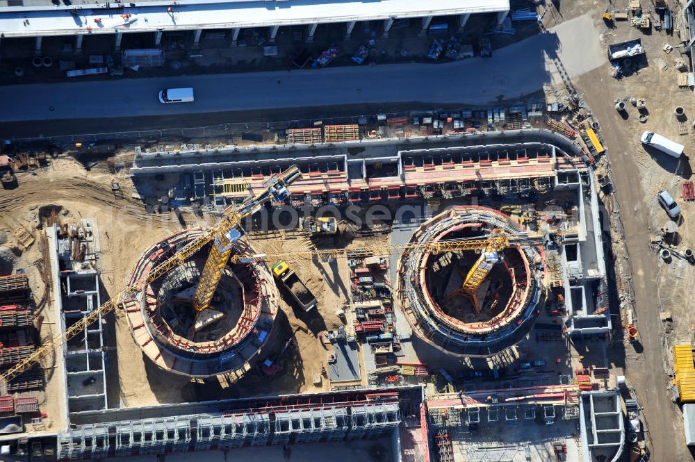 Aerial photograph Schönefeld - Baustelle des neuen Terminals am Flughafen Schönefeld (BBI). Der neue Terminal wird südlich des jetzigen Flughafens Berlin- Schönefeld errichtet. Ausführende Firmen: Hochtief AG; EUROVIA Beton; PORR; BERGER Bau; Karl Weiss; Matthai; Schäler Bau Berlin GmbH; STRABAG; Construction area of the new terminal at Schönefeld Airport (BBI). The new terminal is in the south of the airport Berlin-Schoenefeld quality built. Exporting companies: Hochtief AG; EUROVIA Beton; PORR; BERGER Bau; Karl Weiss; Matthai; Schäler Bau Berlin GmbH; STRABAG;