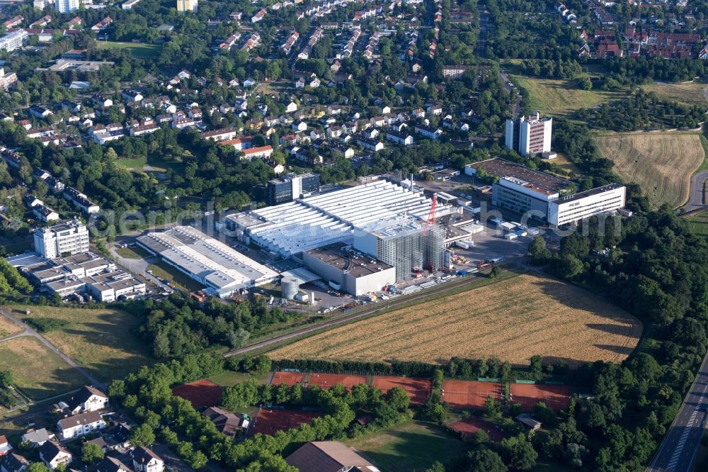 Karlsruhe from the bird's eye view: Building construction of a new warehouse hall on the premises of the cosmentic and chemical manufacturers L'OREAL Produktion Deutschland GmbH & Co. KG in the district Nordweststadt in Karlsruhe in the state Baden-Wuerttemberg, Germany