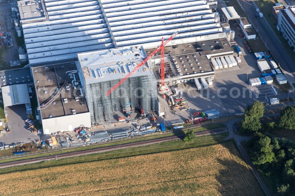 Aerial photograph Karlsruhe - Building construction of a new warehouse hall on the premises of the cosmentic and chemical manufacturers L'OREAL Produktion Deutschland GmbH & Co. KG in the district Nordweststadt in Karlsruhe in the state Baden-Wuerttemberg, Germany