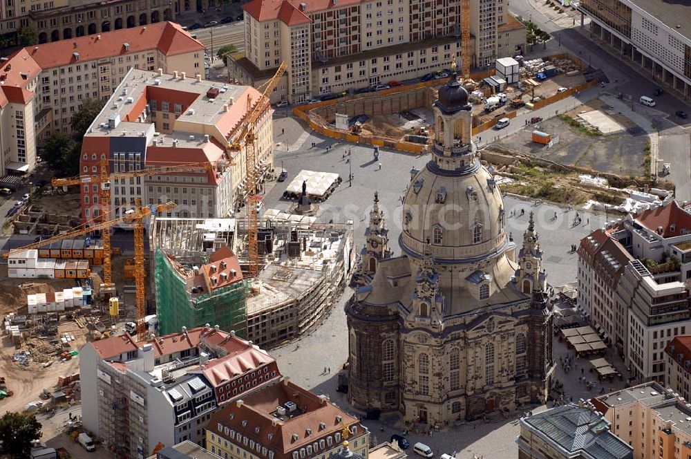 Aerial image DRESDEN - Blick auf die Baustelle an der Frauenkirche am Neumarkt. Das Areal (Quartier III) wird von der Baywobau gebaut. Zwei Bürgerhäuser werden separat von einem Einzelbauherren errichtet. Unter an derem entsteht hier der Neubau eines Geschäfts- und Wohnhauses mit Gastronomie. info: http://