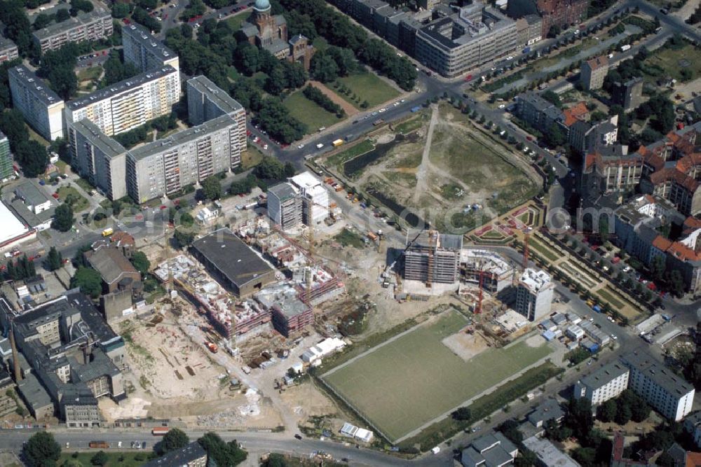 Berlin / Kreuzberg from above - Baustelle Nähe Engeldamm/Bethaniendamm in Berlin Kreuzberg 1995