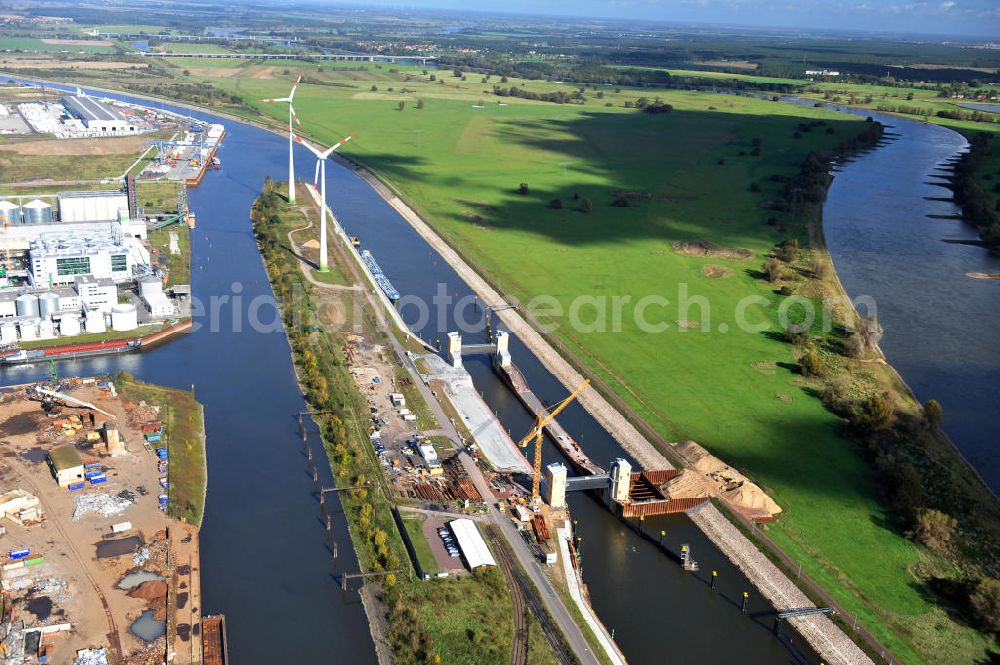 Aerial image Magdeburg - Baustelle an der Niedrigwasserschleuse Magdeburg im Rothenseer Verbindungskanal in Sachsen-Anhalt. Ein Projekt des WSV, Wasser- und Schifffahrtsverwaltung des Bundes. Construction site at the low water lock in the Drop-Canal Rothensee in Magdeburg, Saxony-Anhalt.