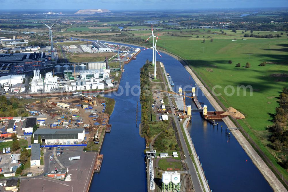 Magdeburg from the bird's eye view: Baustelle an der Niedrigwasserschleuse Magdeburg im Rothenseer Verbindungskanal in Sachsen-Anhalt. Ein Projekt des WSV, Wasser- und Schifffahrtsverwaltung des Bundes. Construction site at the low water lock in the Drop-Canal Rothensee in Magdeburg, Saxony-Anhalt.