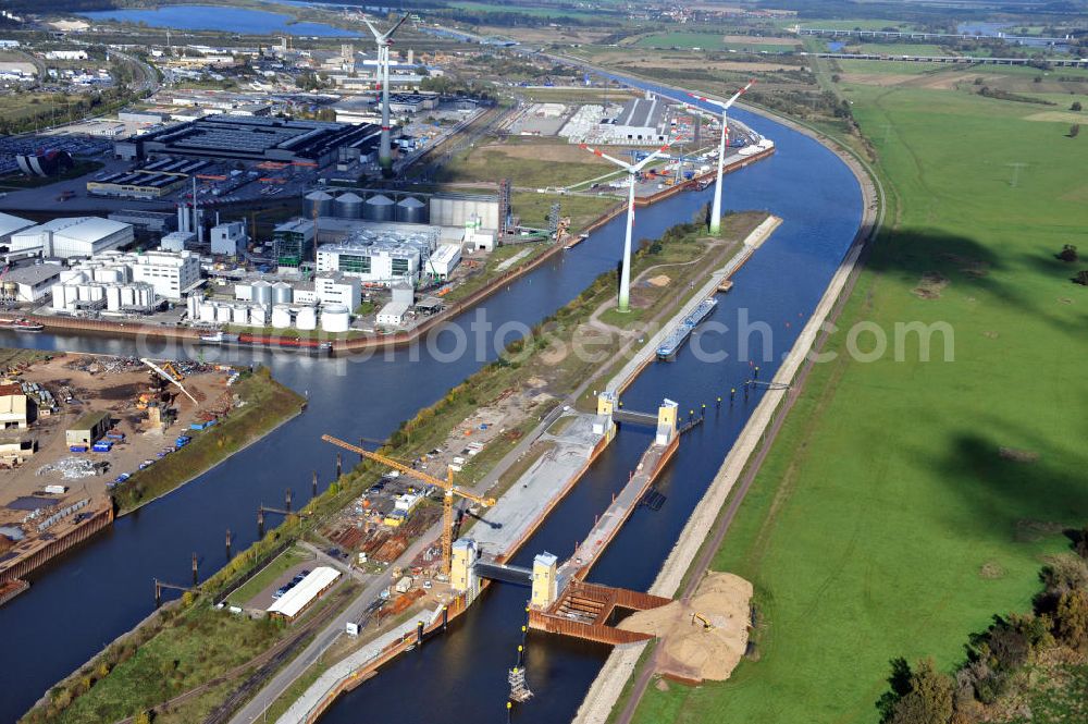 Aerial photograph Magdeburg - Baustelle an der Niedrigwasserschleuse Magdeburg im Rothenseer Verbindungskanal in Sachsen-Anhalt. Ein Projekt des WSV, Wasser- und Schifffahrtsverwaltung des Bundes. Construction site at the low water lock in the Drop-Canal Rothensee in Magdeburg, Saxony-Anhalt.