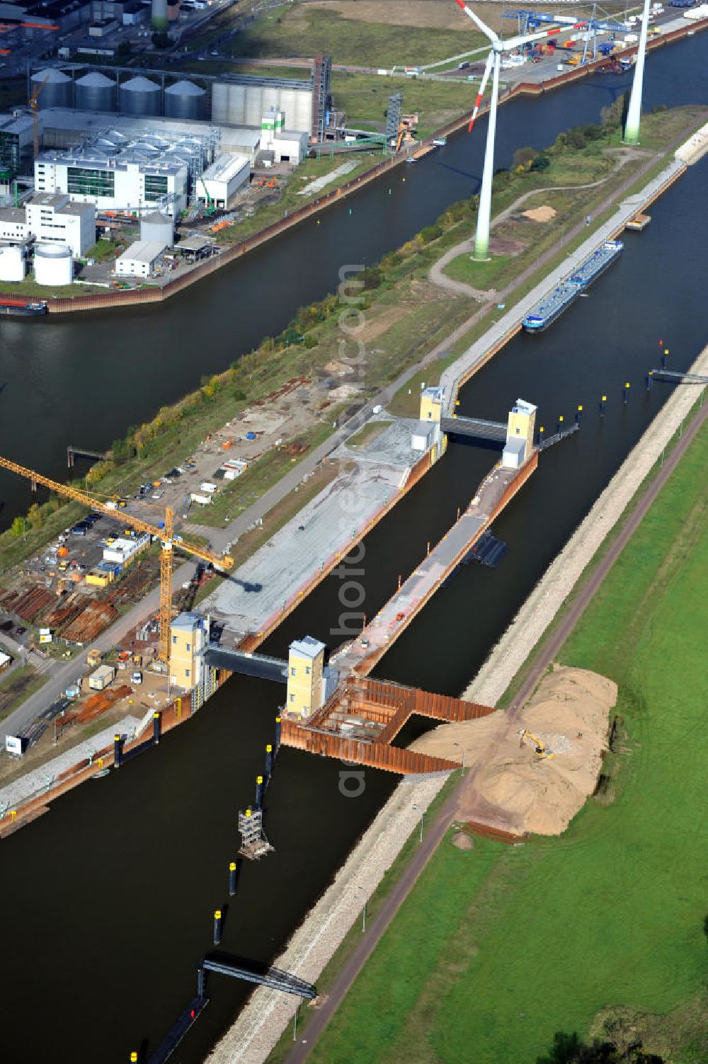 Magdeburg from above - Baustelle an der Niedrigwasserschleuse Magdeburg im Rothenseer Verbindungskanal in Sachsen-Anhalt. Ein Projekt des WSV, Wasser- und Schifffahrtsverwaltung des Bundes. Construction site at the low water lock in the Drop-Canal Rothensee in Magdeburg, Saxony-Anhalt.