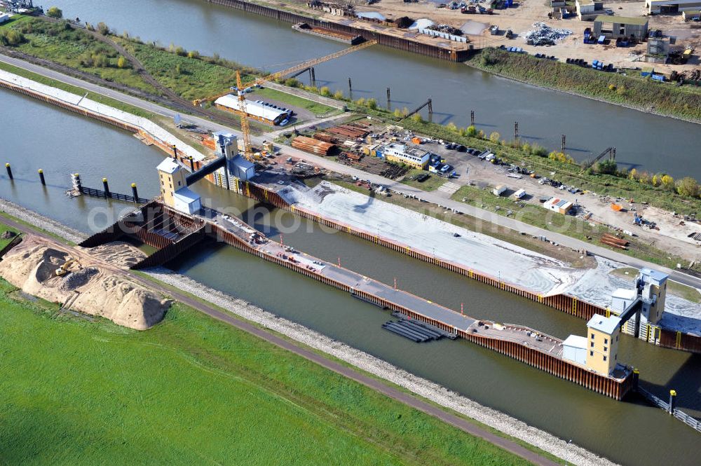 Aerial photograph Magdeburg - Baustelle an der Niedrigwasserschleuse Magdeburg im Rothenseer Verbindungskanal in Sachsen-Anhalt. Ein Projekt des WSV, Wasser- und Schifffahrtsverwaltung des Bundes. Construction site at the low water lock in the Drop-Canal Rothensee in Magdeburg, Saxony-Anhalt.