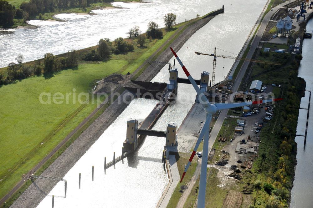 Magdeburg from the bird's eye view: Baustelle an der Niedrigwasserschleuse Magdeburg im Rothenseer Verbindungskanal in Sachsen-Anhalt. Ein Projekt des WSV, Wasser- und Schifffahrtsverwaltung des Bundes. Construction site at the low water lock in the Drop-Canal Rothensee in Magdeburg, Saxony-Anhalt.