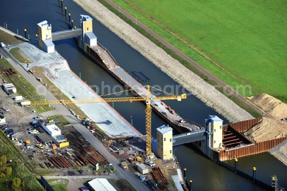 Aerial image Magdeburg - Baustelle an der Niedrigwasserschleuse Magdeburg im Rothenseer Verbindungskanal in Sachsen-Anhalt. Ein Projekt des WSV, Wasser- und Schifffahrtsverwaltung des Bundes. Construction site at the low water lock in the Drop-Canal Rothensee in Magdeburg, Saxony-Anhalt.