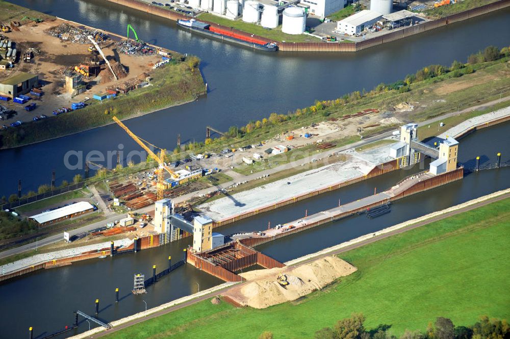 Aerial photograph Magdeburg - Baustelle an der Niedrigwasserschleuse Magdeburg im Rothenseer Verbindungskanal in Sachsen-Anhalt. Ein Projekt des WSV, Wasser- und Schifffahrtsverwaltung des Bundes. Construction site at the low water lock in the Drop-Canal Rothensee in Magdeburg, Saxony-Anhalt.