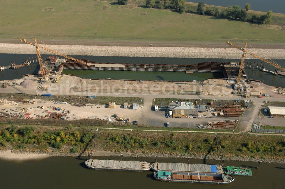 Aerial photograph Magdeburg - Blick auf die Baustelle der Niedrigwasserschleuse an der Steinkopfinsel im Hafen Magdeburg an der Elbe. Umflossen wird die Steinkopfinsel im Osten von der Elbe und dem Abstiegskanal Rothensee, sowie im Westen vom Zweigkanal Magdeburg. Die Insel ist ca. 2,5 km lang und ca. 0,3 km breit (an der stärksten Stelle). Der Binnenhafen ist in vier Güterumschlagplätze eingeteilt, der Handelshafen, Industriehafen, Kanalhafen und der Hanseshafen. Das Gebiet verteilt sich über die Stadtteile Alte-Neustadt, Industriehafen und Gewerbegebiet Nord. Jedoch hat der Handelshafen für die Schiffahrt heute keine Bedeutung mehr, dieser Bereich wird stetig zum Wissenschaftsstandort umgebaut. Kontakt: Magdeburger Hafen GmbH, Saalestraße 20, 39126 Magdeburg, Tel. +49(0)391 5939-0, Fax +49(0)391 5616648, email: Logistik@magdeburg-hafen.de; Kontakt WSV: Wasserstraßen-Neubauamt Magdeburg, 39106 Magdeburg, Tel. +49(0)391 535-0, email: wna-magdeburg@wsv.bund.de