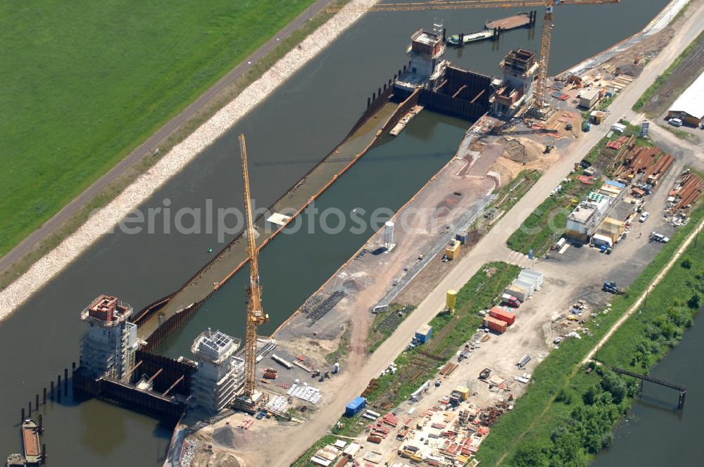 Aerial image Magdeburg - Blick auf die Baustelle der Niedrigwasserschleuse an der Steinkopfinsel im Hafen Magdeburg an der Elbe. View of the construction site of the low-water lock in the port of Magdeburg on the Elbe. WSV / Wasserstraßen-Neubauamt Magdeburg