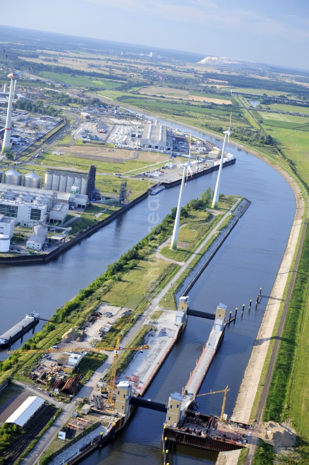 Aerial image Magdeburg - View of the construction site of the expansion lock Magdeburg