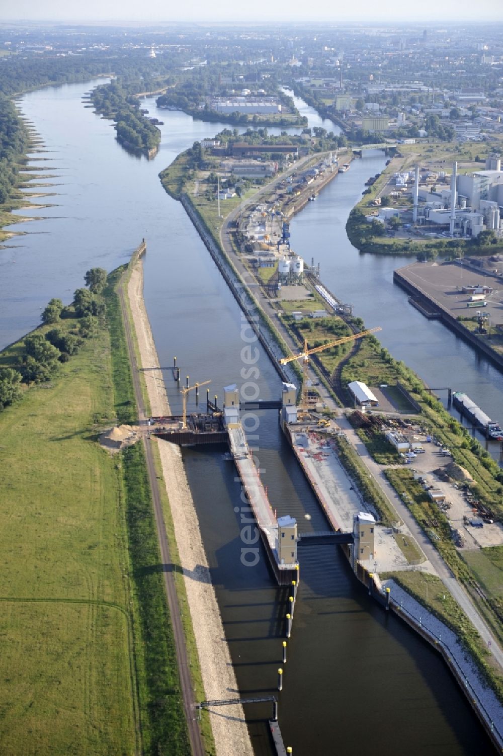 Aerial photograph Magdeburg - View of the construction site of the expansion lock Magdeburg