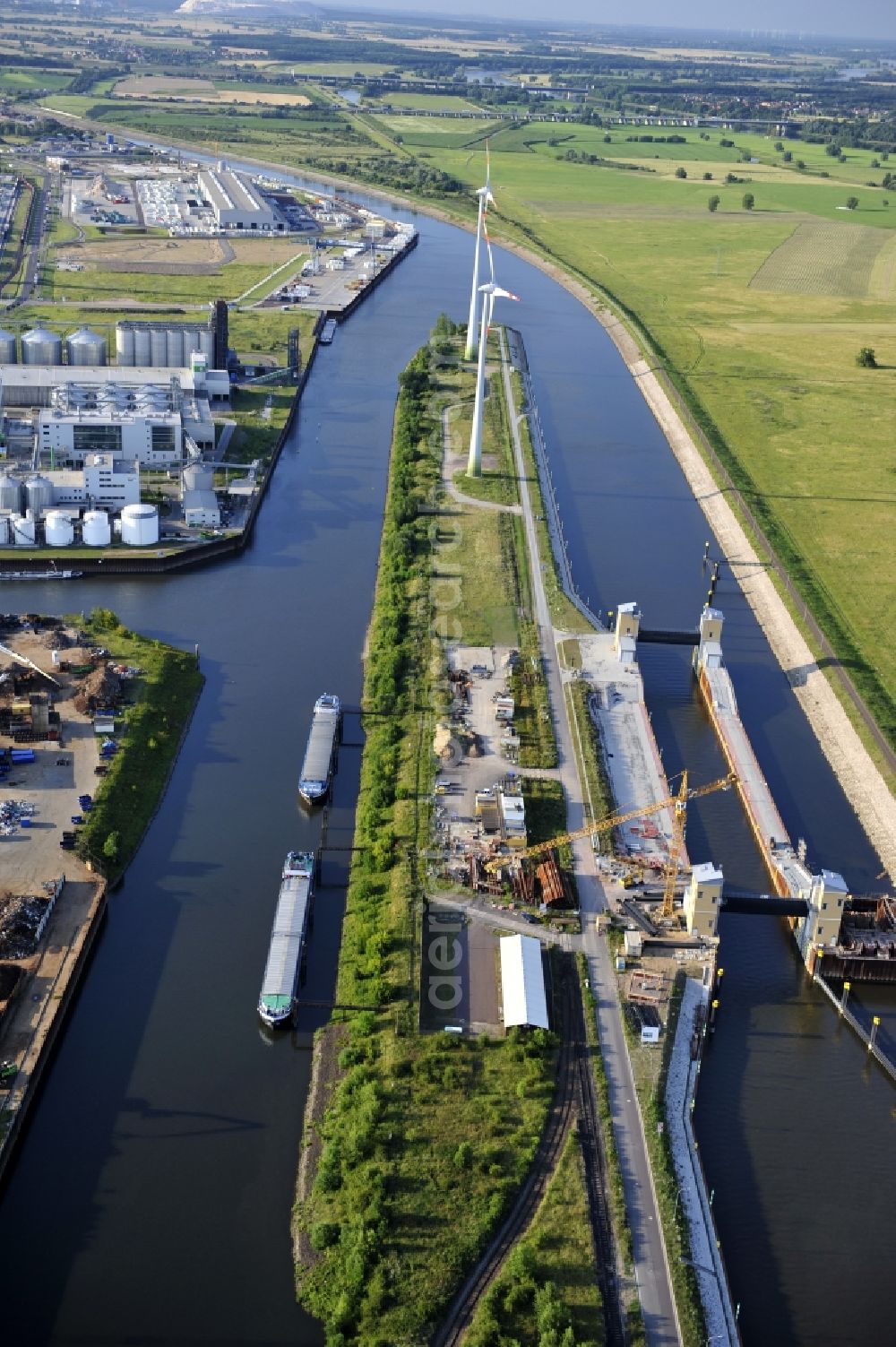 Magdeburg from the bird's eye view: View of the construction site of the expansion lock Magdeburg