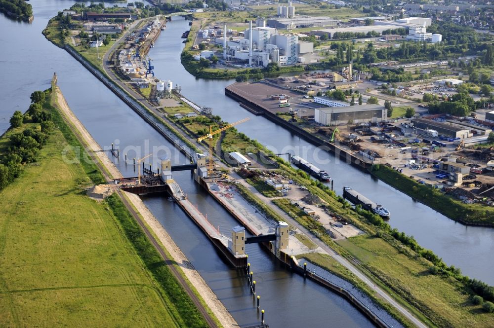 Magdeburg from the bird's eye view: View of the construction site of the expansion lock Magdeburg