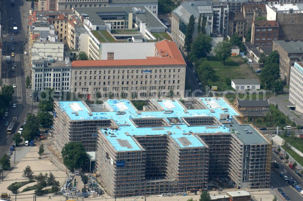 Aerial photograph Berlin - Blick auf die Baustelle am Nordbahnhof. Hier entsteht das Nordbahnhof Carrée ein Bürogebäude der Deutschen Bahn AG gebaut durch die Firma FRANKONIA Eurobau AG.