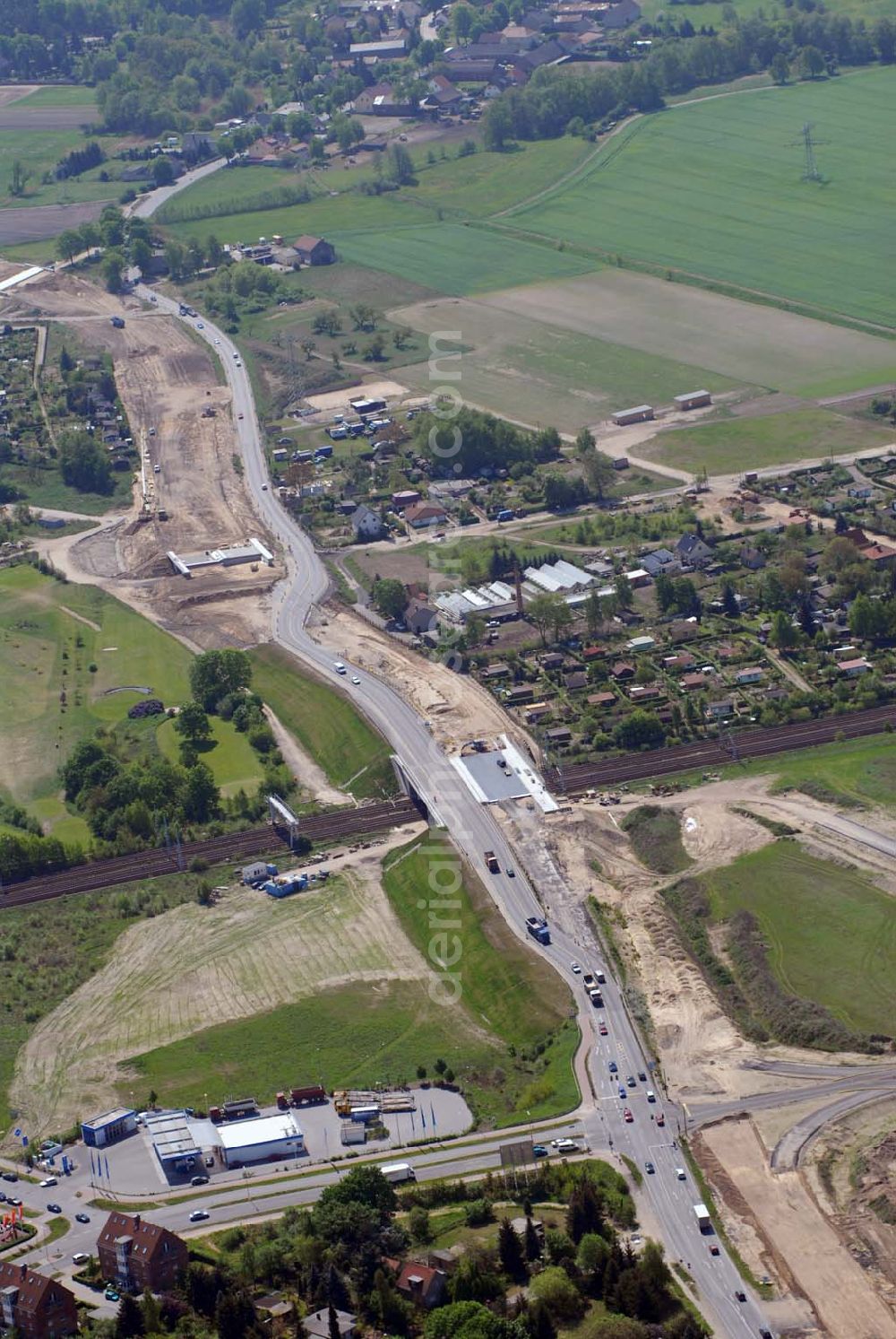 Mahlow from the bird's eye view: 11.05.2006 Mahlow (Brandenburg) Blick auf die Baustelle der Schälerbau Berlin GmbH an der Ortsumfahrung Mahlow am Gewerbegebiet.