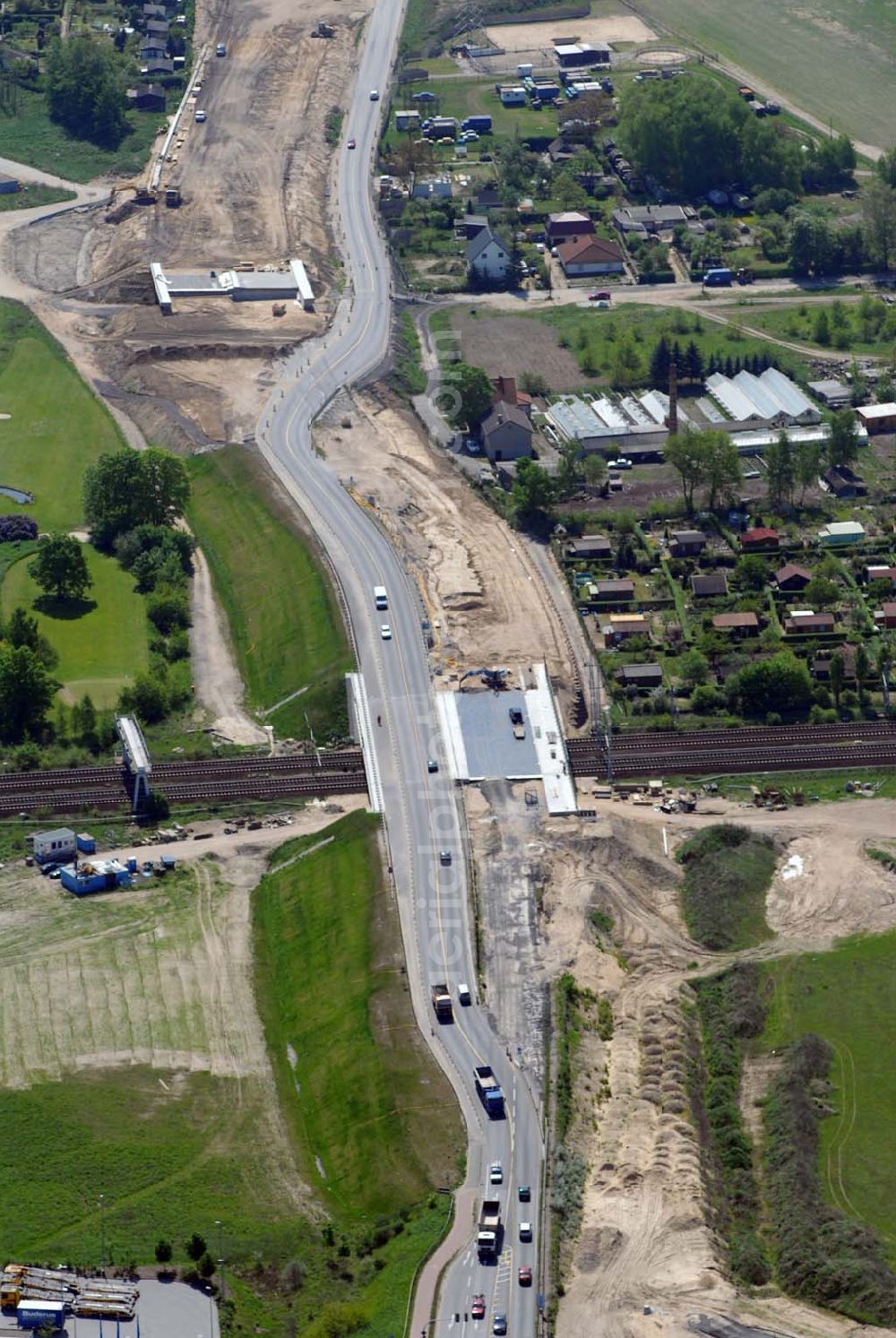 Aerial image Mahlow - 11.05.2006 Mahlow (Brandenburg) Blick auf die Baustelle der Schälerbau Berlin GmbH an der Ortsumfahrung Mahlow am Gewerbegebiet.