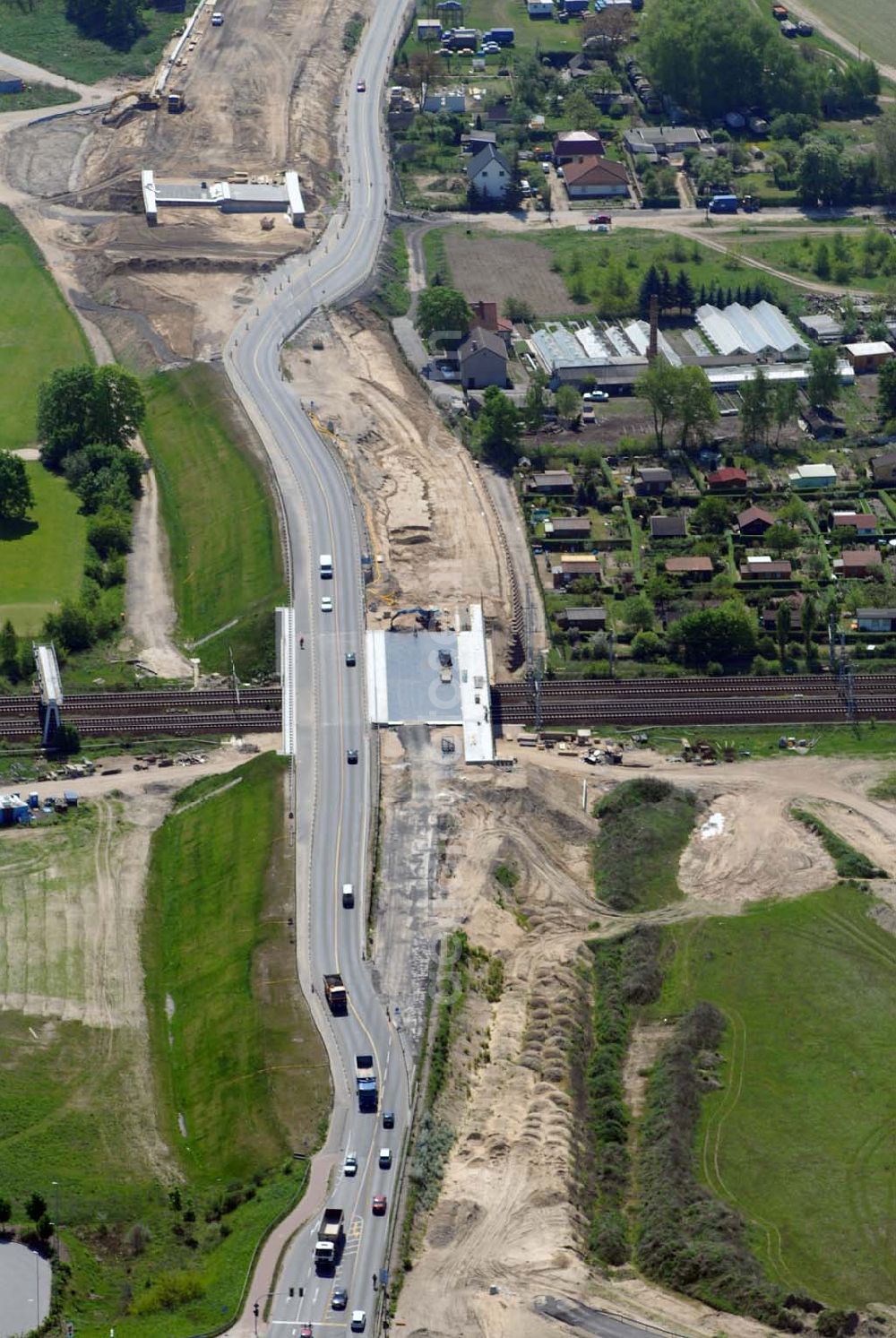 Aerial photograph Mahlow - 11.05.2006 Mahlow (Brandenburg) Blick auf die Baustelle der Schälerbau Berlin GmbH an der Ortsumfahrung Mahlow am Gewerbegebiet.