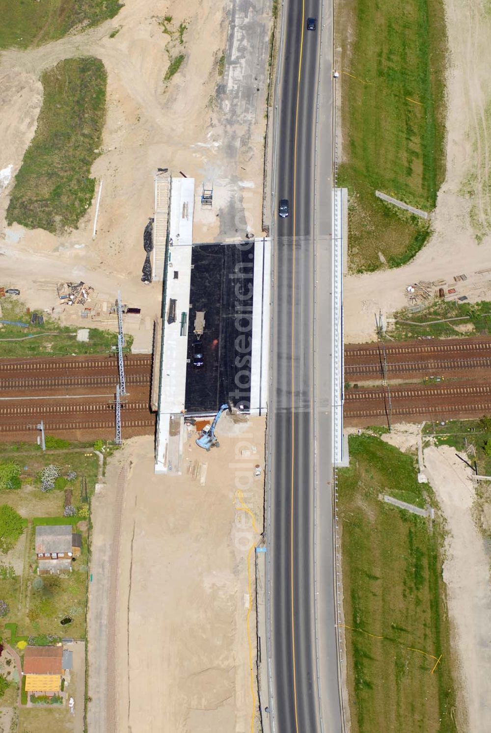 Aerial image Mahlow - 11.05.2006 Mahlow (Brandenburg) Blick auf die Baustelle der Schälerbau Berlin GmbH an der Ortsumfahrung Mahlow am Gewerbegebiet.