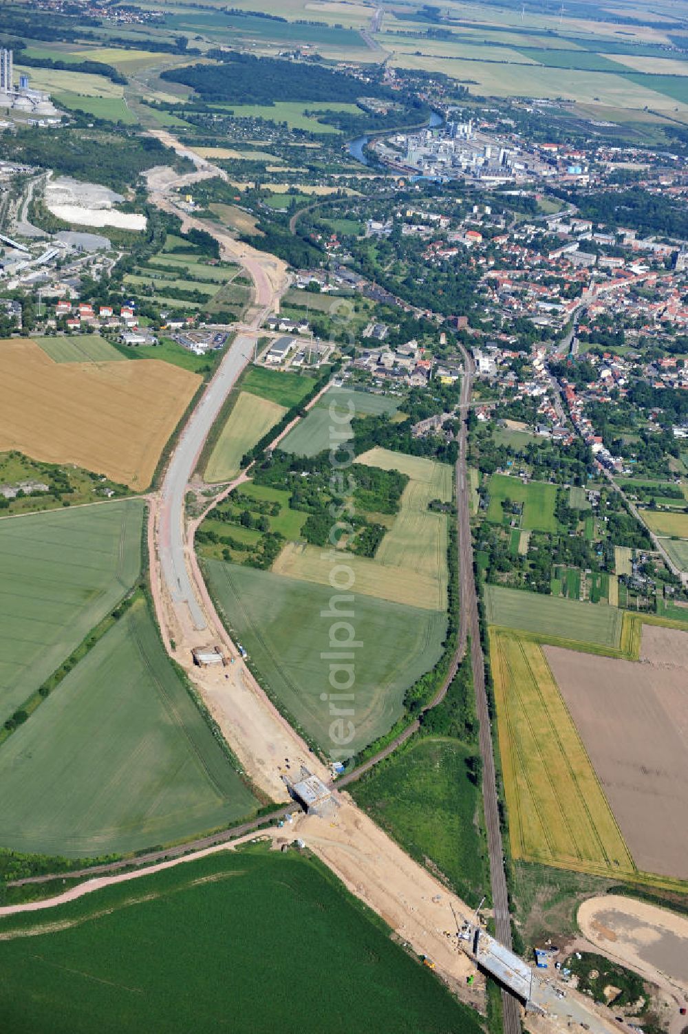 Bernburg from above - Baustelle vom Neubau der Ortsumgehung Bernburg Bundesstraße B 6n mit Anschlußstelle an die Autobahn / Bundesautobahn A 14 in Sachsen-Anhalt. Ein Projekt von EUROVIA. Construction site of the new circuitous road B6n Bernburg with the new junction on to the freeway in the near of Bernburg in Saxony-Anhalt.