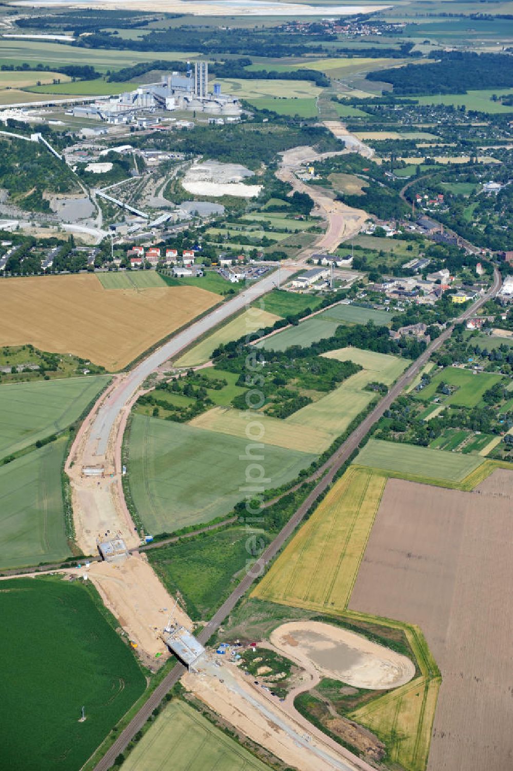 Bernburg from above - Baustelle vom Neubau der Ortsumgehung Bernburg Bundesstraße B 6n mit Anschlußstelle an die Autobahn / Bundesautobahn A 14 in Sachsen-Anhalt. Ein Projekt von EUROVIA. Construction site of the new circuitous road B6n Bernburg with the new junction on to the freeway in the near of Bernburg in Saxony-Anhalt.