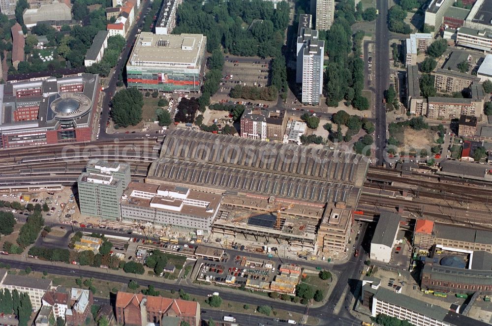 Aerial image Berlin - Between 1998 and 2000, the station Ostbahnhof Berlin-Friedrichshain has been extensively renovated