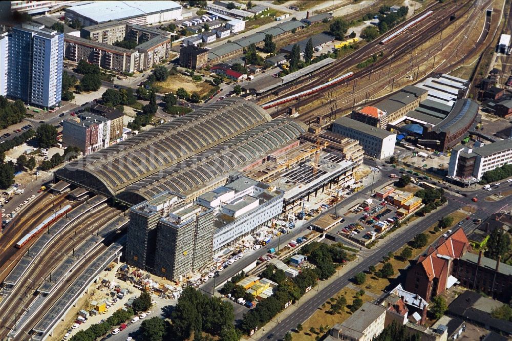 Berlin from the bird's eye view: The Ostbahnhof in Berlin-Friedrichshain received in the years around the turn of the millennium, a new lobby with a glass facade. The remote platforms were extended in the course of construction and the eastern track field remodeled