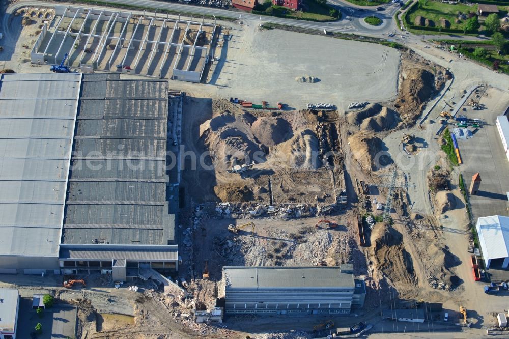 Einbeck from the bird's eye view: Construction site of Poser Park in the city of Einbeck in the region of Südniedersachsen in the state of Lower Saxony. The new business park will be located on site of the old carpentry factory Walter Poser Globus in the West of the urban area. Different shops and companies will be located here, the old factory is being destructed