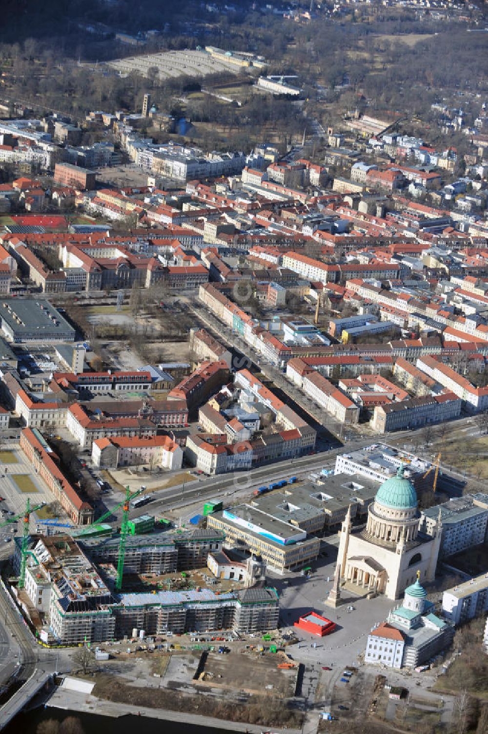 Potsdam from above - Construction site of the Potsdam Stadtschloss at the Old Market. In the background is the University of Applied Sciences Potsdam and St. Nikolai Church. Building contractors company: BAM Deutschland AG