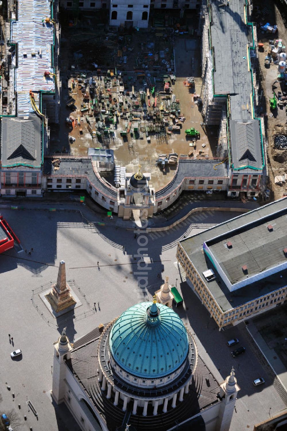 Aerial image Potsdam - Construction site of the Potsdam Stadtschloss at the Old Market. In the background is the University of Applied Sciences Potsdam and St. Nikolai Church. Building contractors company: BAM Deutschland AG