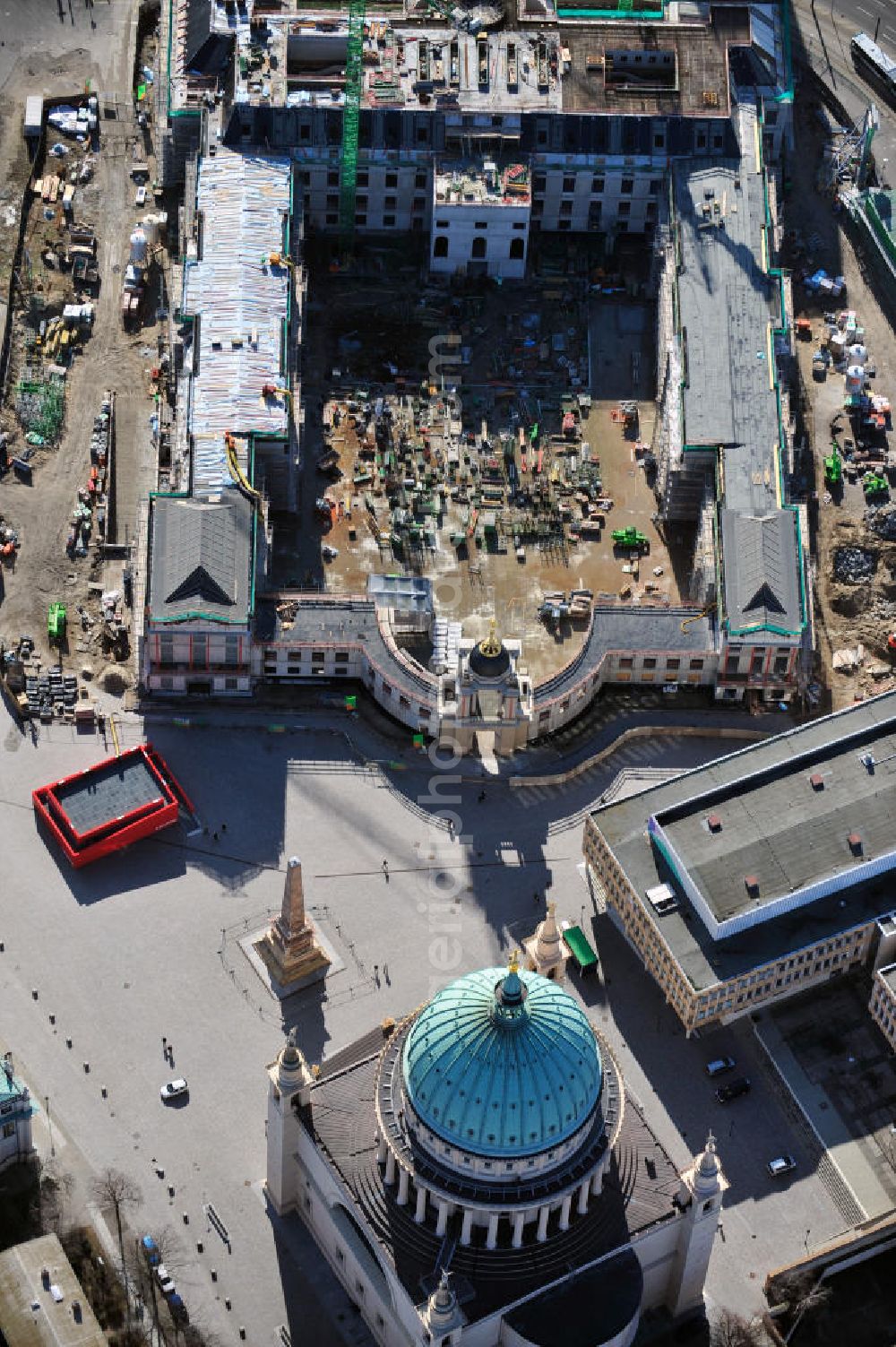 Aerial photograph Potsdam - Construction site of the Potsdam Stadtschloss at the Old Market. In the background is the University of Applied Sciences Potsdam and St. Nikolai Church. Building contractors company: BAM Deutschland AG