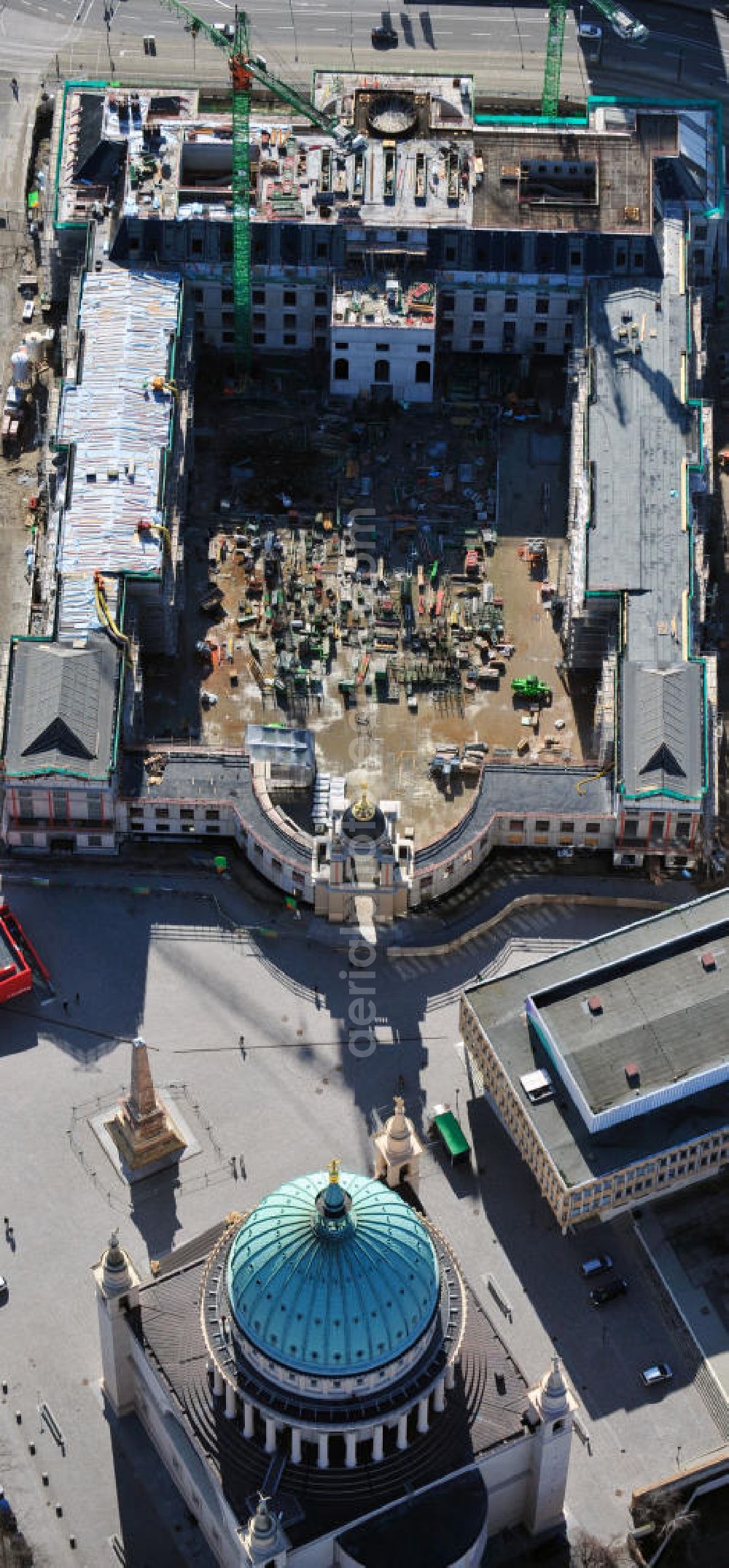 Potsdam from above - Construction site of the Potsdam Stadtschloss at the Old Market. In the background is the University of Applied Sciences Potsdam and St. Nikolai Church. Building contractors company: BAM Deutschland AG