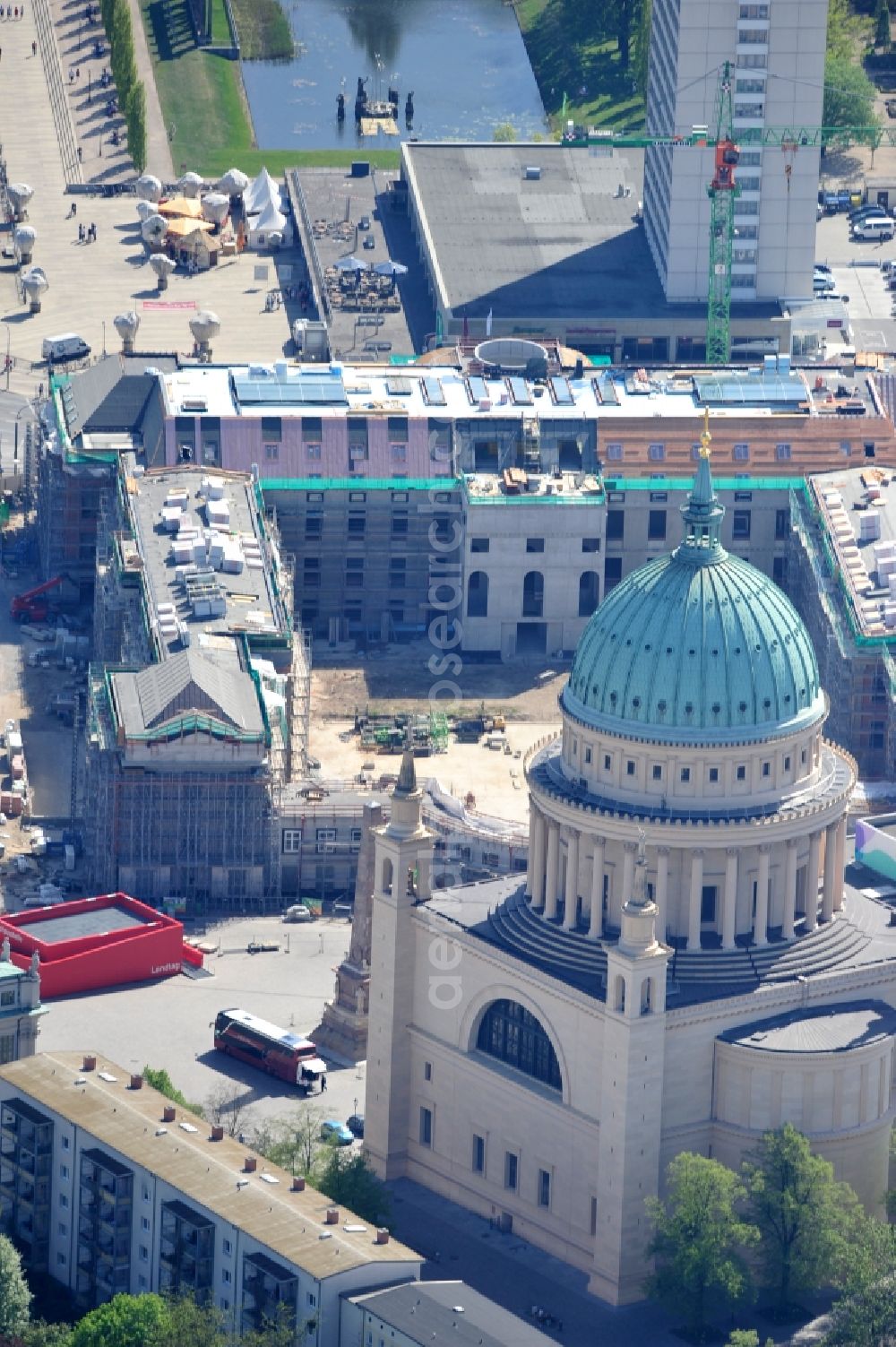 Potsdam from above - Construction site of the Potsdam Stadtschloss at the Old Market. In the background is the University of Applied Sciences Potsdam and St. Nikolai Church. Building contractors company: BAM Deutschland AG