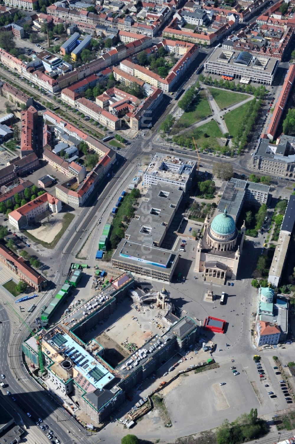 Aerial image Potsdam - Construction site of the Potsdam Stadtschloss at the Old Market. In the background is the University of Applied Sciences Potsdam and St. Nikolai Church. Building contractors company: BAM Deutschland AG