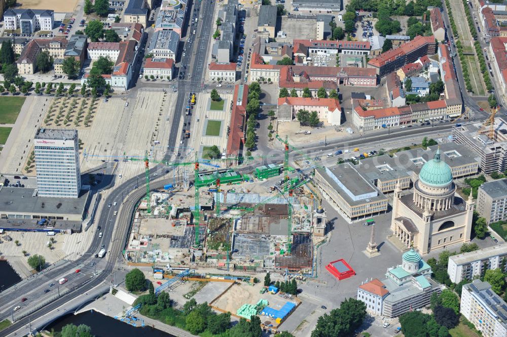 Potsdam from the bird's eye view: Blick auf die Baustelle des Potsdamer Stadtschlosses am Alten Markt. Der Neubau des Brandenburger Landtages auf dem Gelände des Stadtschlosses gegenüber der Fachhochschule Potsdam und die St. Nikolaikirche erfolgt durch die BAM Deutschland AG. View of the construction site of the Potsdam Stadtschloss at the Old Market. In the background is the University of Applied Sciences Potsdam and St. Nikolai Church. Building contractors company: BAM Deutschland AG