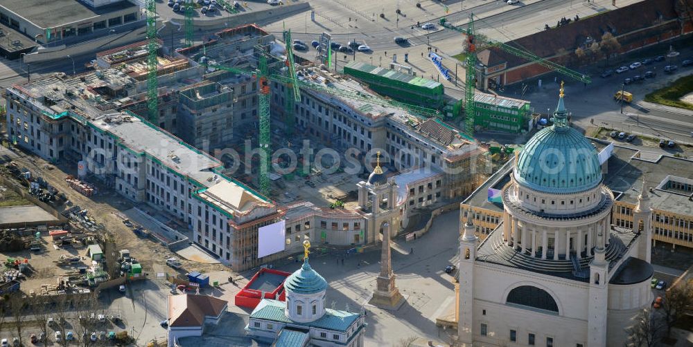 Potsdam from above - Baustelle des Potsdamer Stadtschlosses / Potsdamer Landtag am Alten Markt. Der Neubau des Brandenburger Landtages auf dem Gelände des Stadtschlosses gegenüber der Fachhochschule Potsdam und die St. Nikolaikirche erfolgt durch die BAM Deutschland AG. Construction site of the Potsdam Stadtschloss at the Old Market. In the background is the University of Applied Sciences Potsdam and St. Nikolai Church. Building contractors company: BAM Deutschland AG