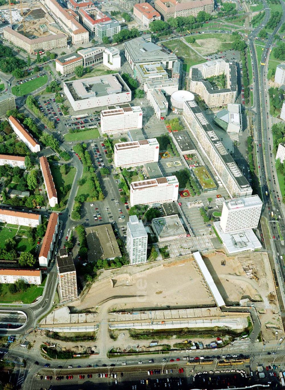 Dresden / Sachsen from the bird's eye view: Baustelle an der Prager Straße vor dem Dresdner Hauptbahnhof.