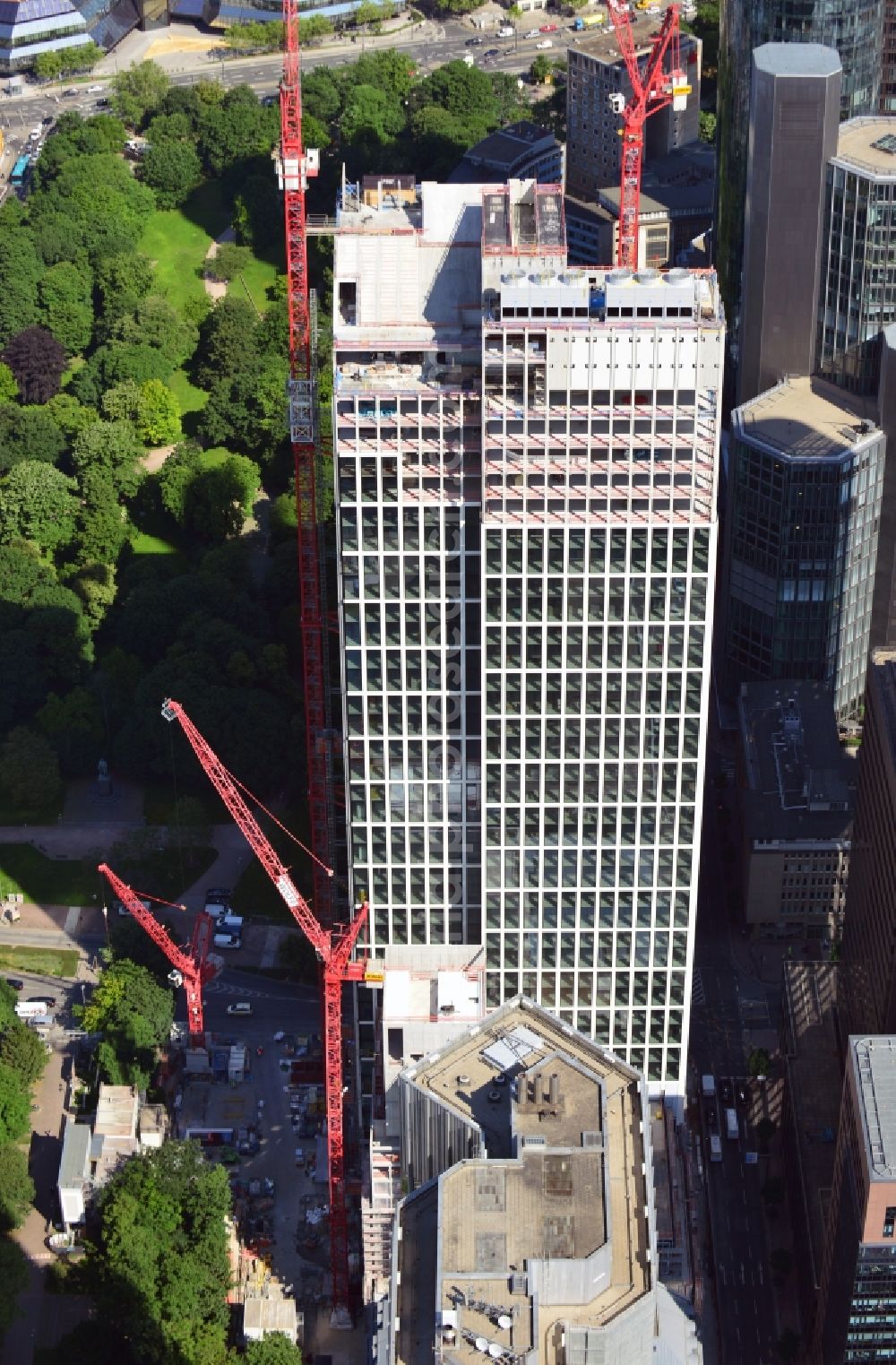 Frankfurt am Main from the bird's eye view: The Taunusturm, construction of a new skyscraper, which after completion of an office and residential complex in the district Innenstadt in Frankfurt on the Main in the state hesse