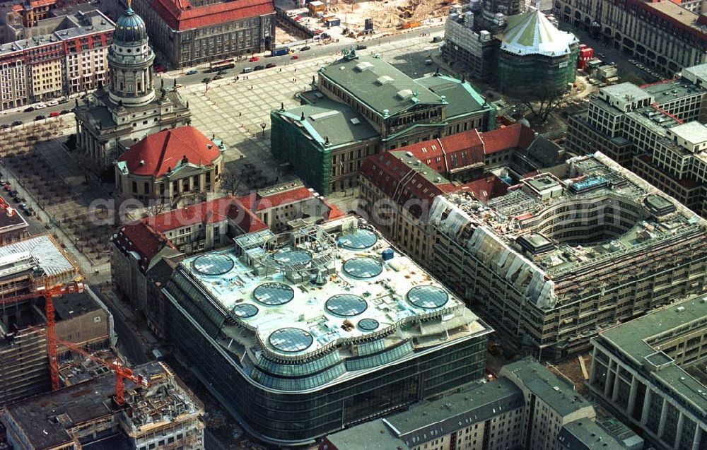 Berlin from above - 26.03.1995 Baustelle Quartier 207/ Friedrichstadtpassagen in Berlin-Mitte