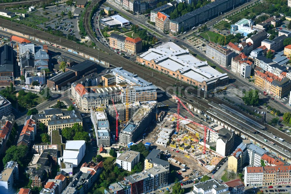 Dresden from the bird's eye view: Construction site with development and earthfill work for the new construction of a residential and business district between Koenneritzstrasse, Jahnstrasse, Schuetzengasse and Laurinstrasse in Dresden in the state Saxony, Germany