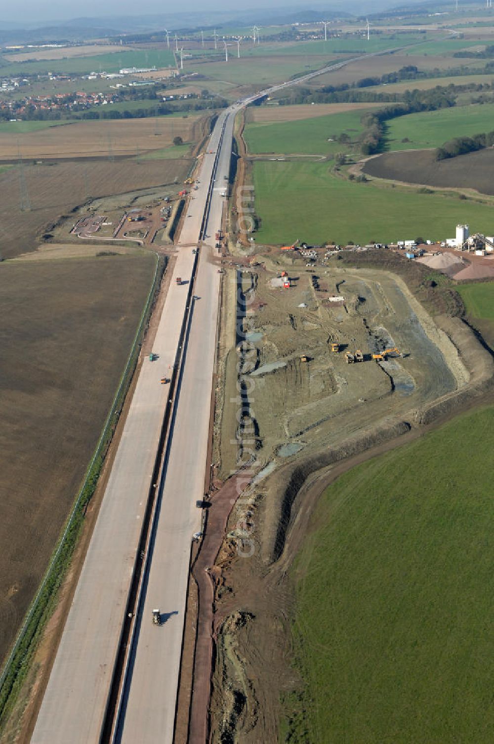 Wenigenlupnitz from the bird's eye view: Blick auf die Baustelle der südlichen (h) und nördlichen (v) PWC-Anlage / Parkplatz mit WC / Rastplatz der A4 bei Wenigenlupnitz. Der Neubau ist Teil des Projekt Nordverlegung / Umfahrung Hörselberge der Autobahn E40 / A4 in Thüringen bei Eisenach. Durchgeführt werden die im Zuge dieses Projektes notwendigen Arbeiten unter an derem von den Mitarbeitern der Niederlassung Weimar der EUROVIA Verkehrsbau Union sowie der Niederlassungen Abbruch und Erdbau, Betonstraßenbau, Ingenieurbau und TECO Schallschutz der EUROVIA Beton sowie der DEGES.