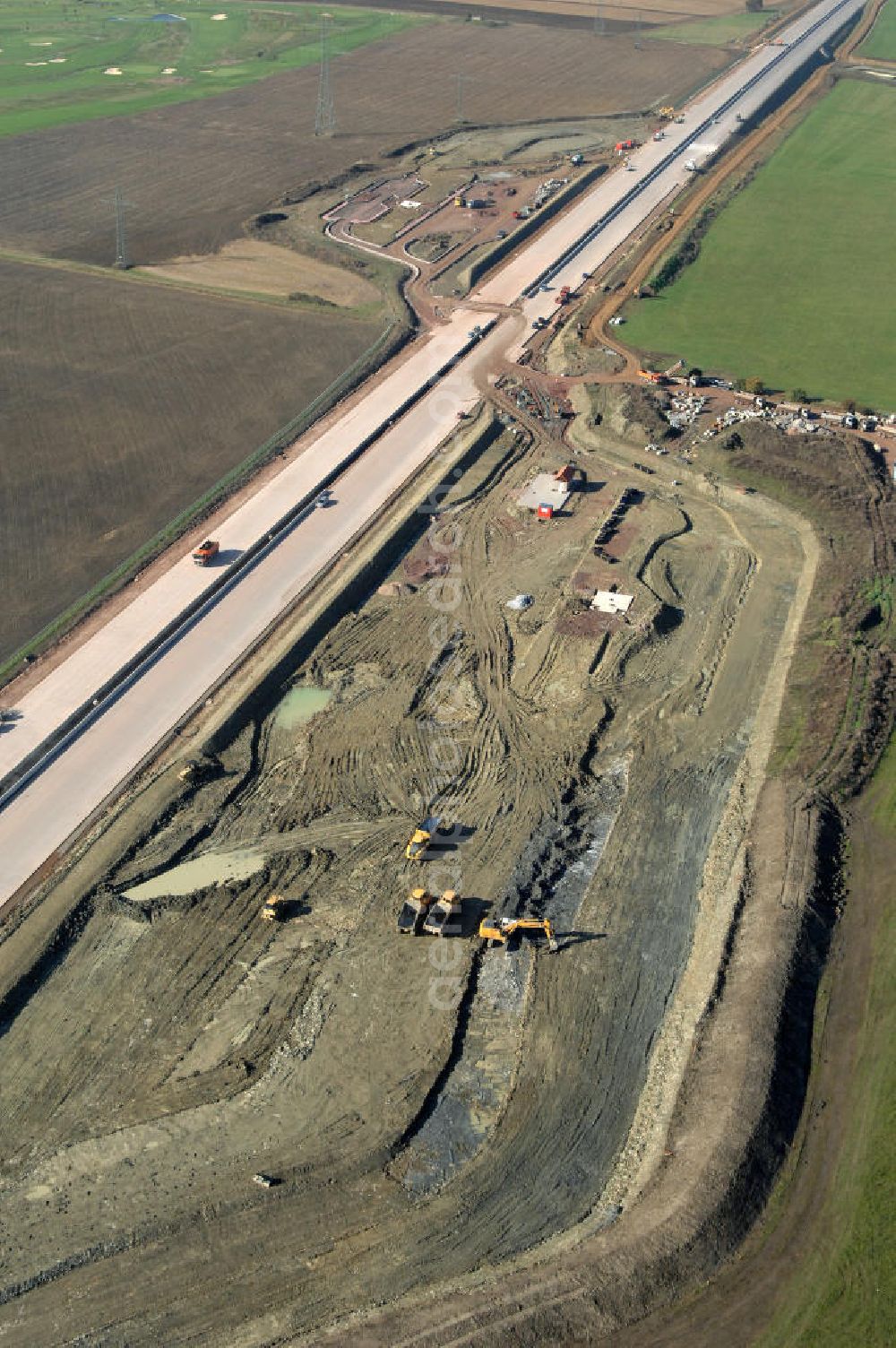 Wenigenlupnitz from the bird's eye view: Blick auf die Baustelle der südlichen (h) und nördlichen (v) PWC-Anlage / Parkplatz mit WC / Rastplatz der A4 bei Wenigenlupnitz. Der Neubau ist Teil des Projekt Nordverlegung / Umfahrung Hörselberge der Autobahn E40 / A4 in Thüringen bei Eisenach. Durchgeführt werden die im Zuge dieses Projektes notwendigen Arbeiten unter an derem von den Mitarbeitern der Niederlassung Weimar der EUROVIA Verkehrsbau Union sowie der Niederlassungen Abbruch und Erdbau, Betonstraßenbau, Ingenieurbau und TECO Schallschutz der EUROVIA Beton sowie der DEGES.