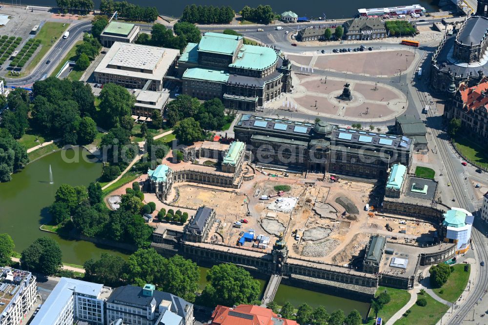 Dresden from the bird's eye view: Construction site with reconstruction and renovation work at the palace of the castle Dresdner Zwinger at Theaterplatz - Sophienstrasse in the district Altstadt in Dresden in the state of Saxony, Germany